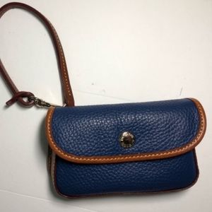 Dooney & Bourke leather wristlet clutch